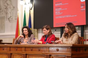 I saluti istituzionali della Magnifica Rettrice Giovanna Spatari, della Presidente del Taobuk Antonella Ferrara e delle prof.sse Vittoria Calabrò e Milena Meo