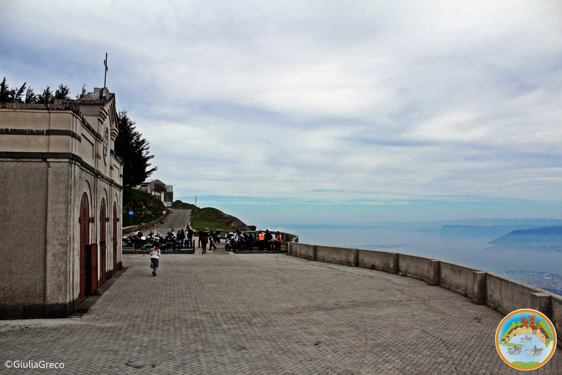 Dove terra e mare si congiungono: Il Santuario della Madonna di Dinnammare