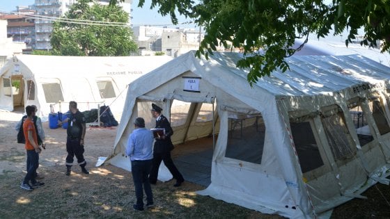 Bari, magistrati ed avvocati a lavoro in tenda