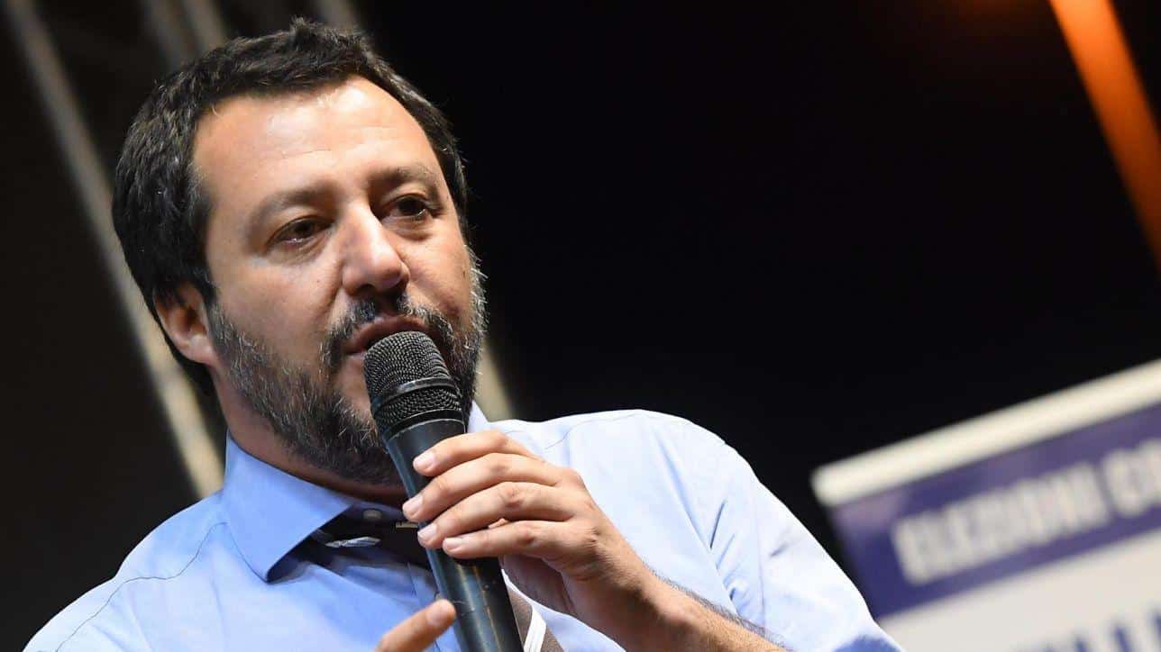 Continuano gli sbarchi, la polemica di Salvini