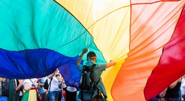 Gay Pride, il cielo è arcobaleno sopra Milano