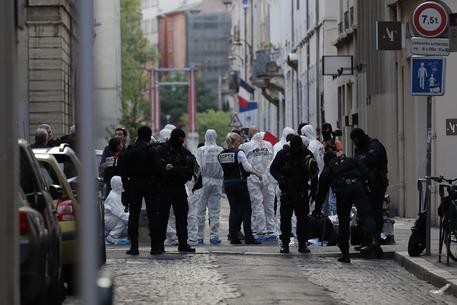 Francia: pacco bomba esploso a Lione. Si indaga per Terrorismo