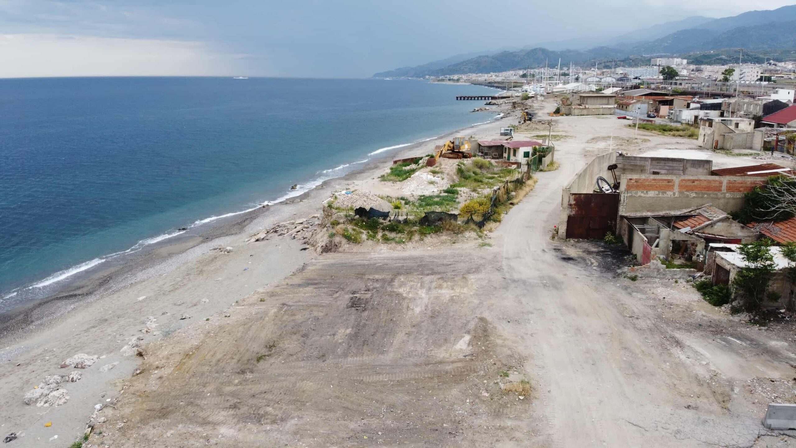 Il lungomare di Maregrosso: tra anni di incuria e l’obiettivo “Bandiera Blu”