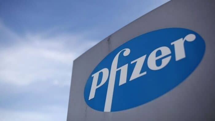 Vaccino Pfizer: arriva la firma UE per 300 milioni di dosi, 27 all’Italia. Borse in rialzo e Trump all’attacco