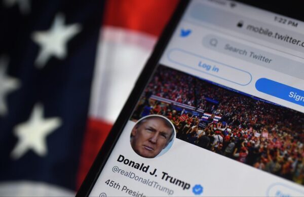 Twitter sospende permanentemente l’account personale di Donald Trump