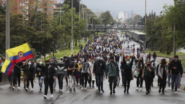 Proteste, repressioni e morti in Colombia: ecco cosa sta succedendo