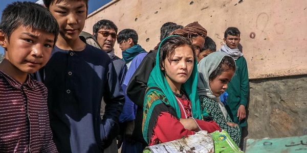 Strage a Kabul, più di 68 morti tra giovani studentesse liceali e residenti