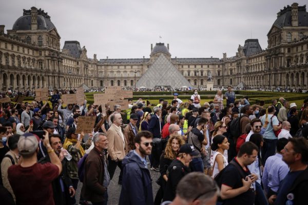 Cosa è successo in Francia: dall’obbligo vaccinale alle proteste in piazza