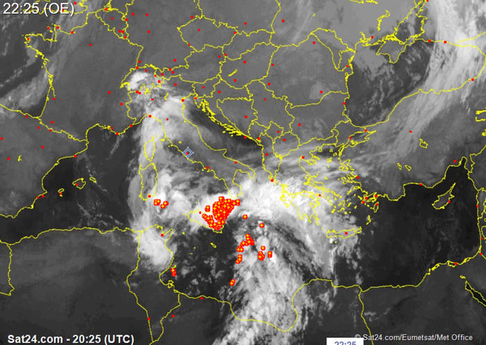 Lunedì da codice rosso per il maltempo. Si tratta di un “uragano del Mediterraneo”