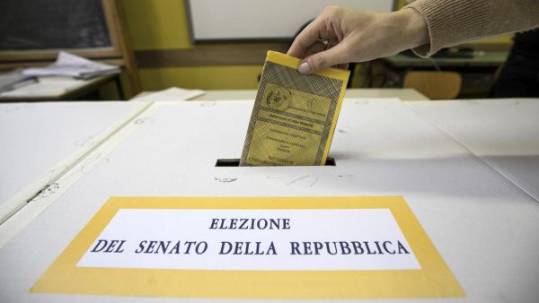 Sì al voto dei 18enni per il Senato: Mattarella promulga la legge di revisione costituzionale