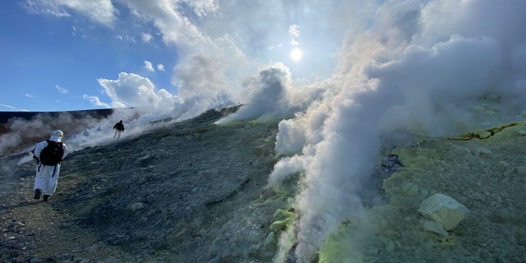 Evacuazione notturna a Vulcano. Cosa sta accadendo sull’isola eoliana negli ultimi giorni