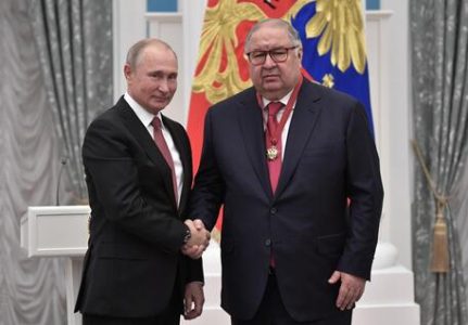 Il ruolo degli oligarchi russi alla corte di Putin, dallo smantellamento dell’URSS all’opera di mediazione con l’Ucraina