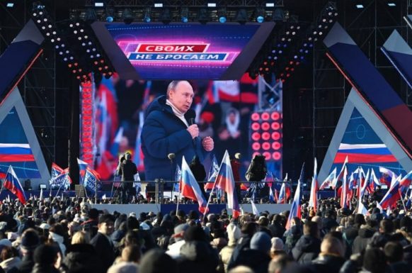 Putin appare in pubblico per le celebrazioni dell’anniversario dell’annessione della Crimea