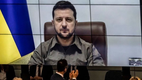 Zelensky in video-collegamento con Palazzo Chigi, ma non tutti sono presenti