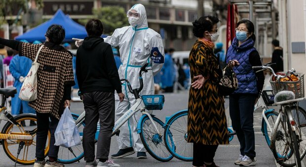 Shanghai, 25 milioni di persone tornano in lockdown. Il malcontento degli abitanti