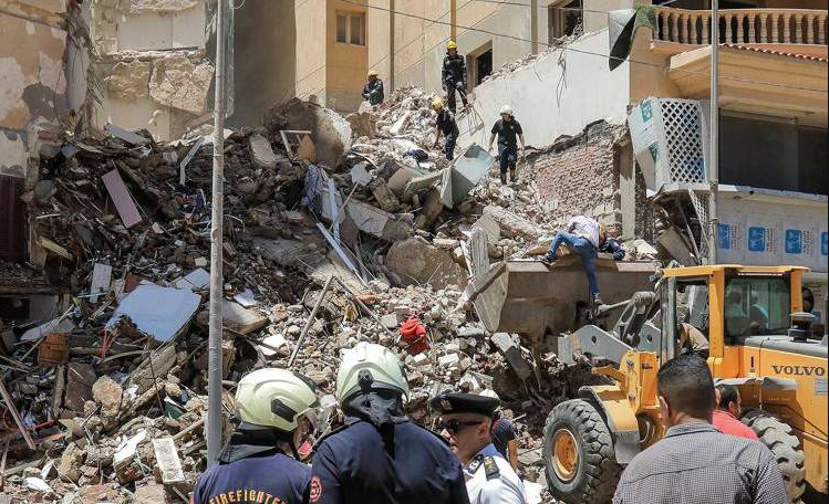 Egitto: morti e feriti dopo il crollo di un palazzo di 13 piani