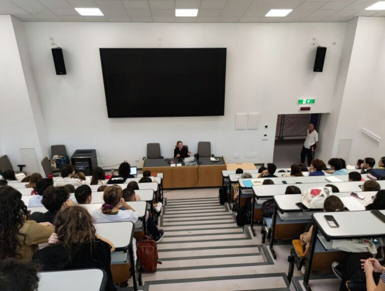 Conferenza "Di cosa parliamo quando parliamo di linguaggio ampio" - Redazione UniVersoMe©