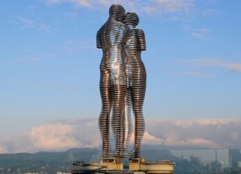 Statua dell'amore, Batumi, Georgia 