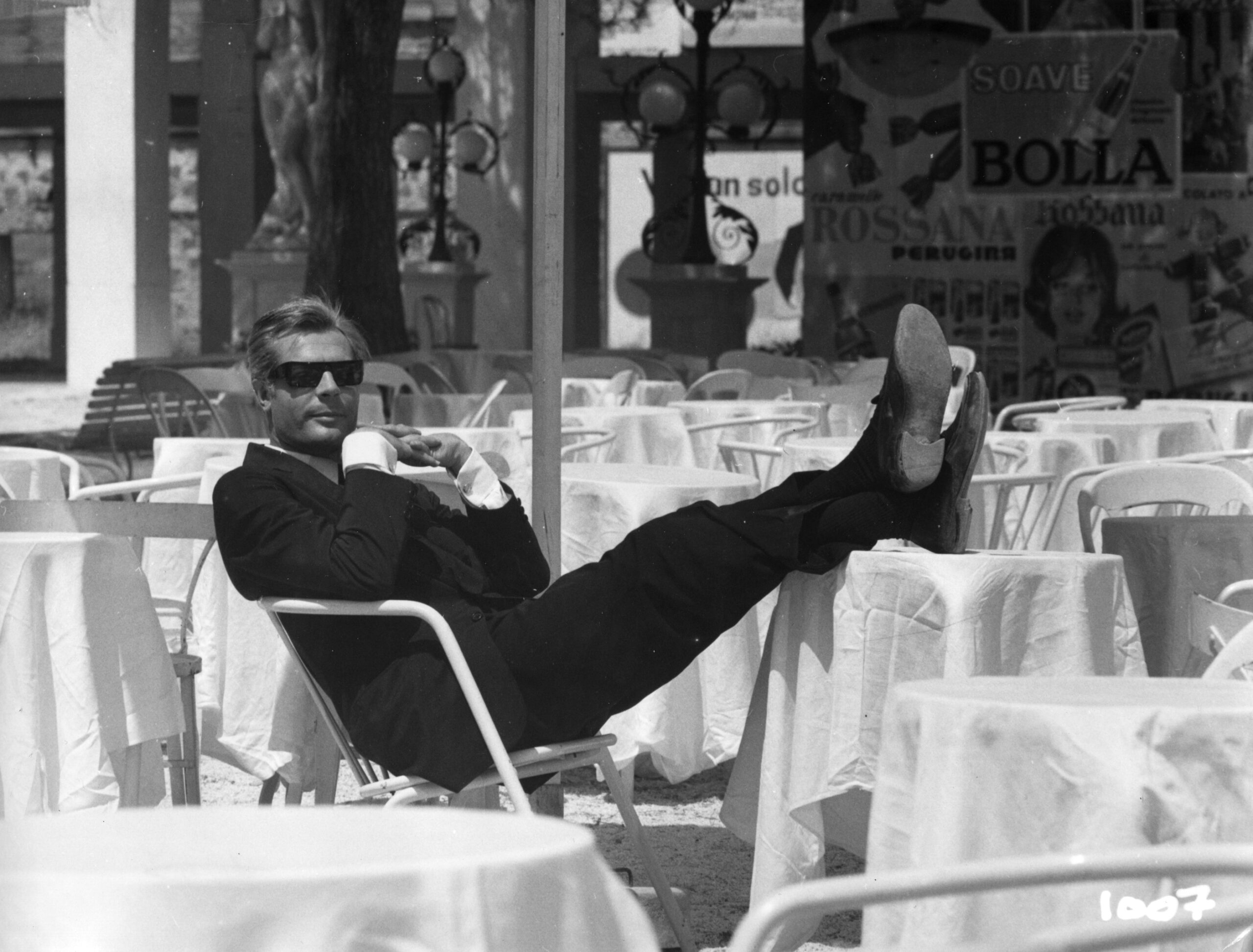 8 ½: Fellini e il Fascino dell’Imperfezione