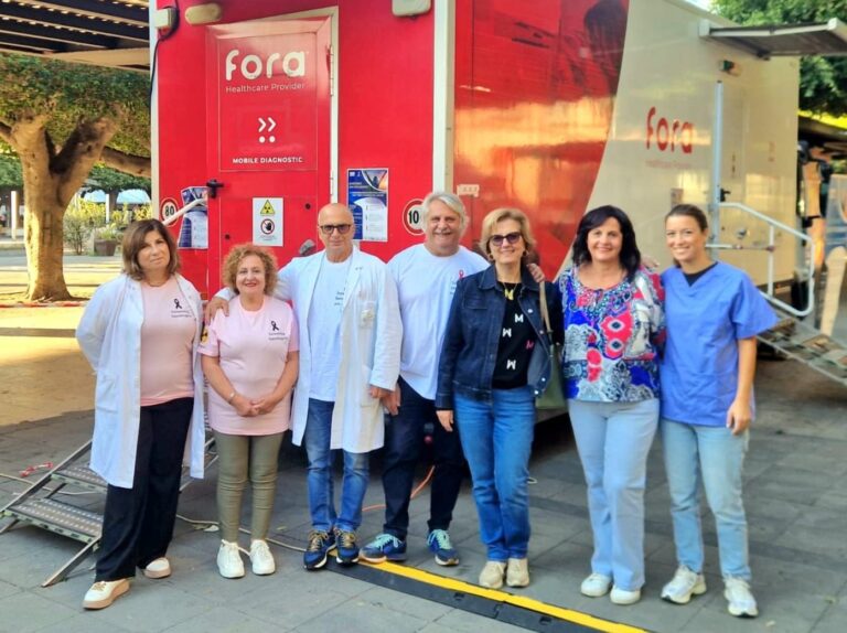 Ottobre Rosa a Piazza Cairoli