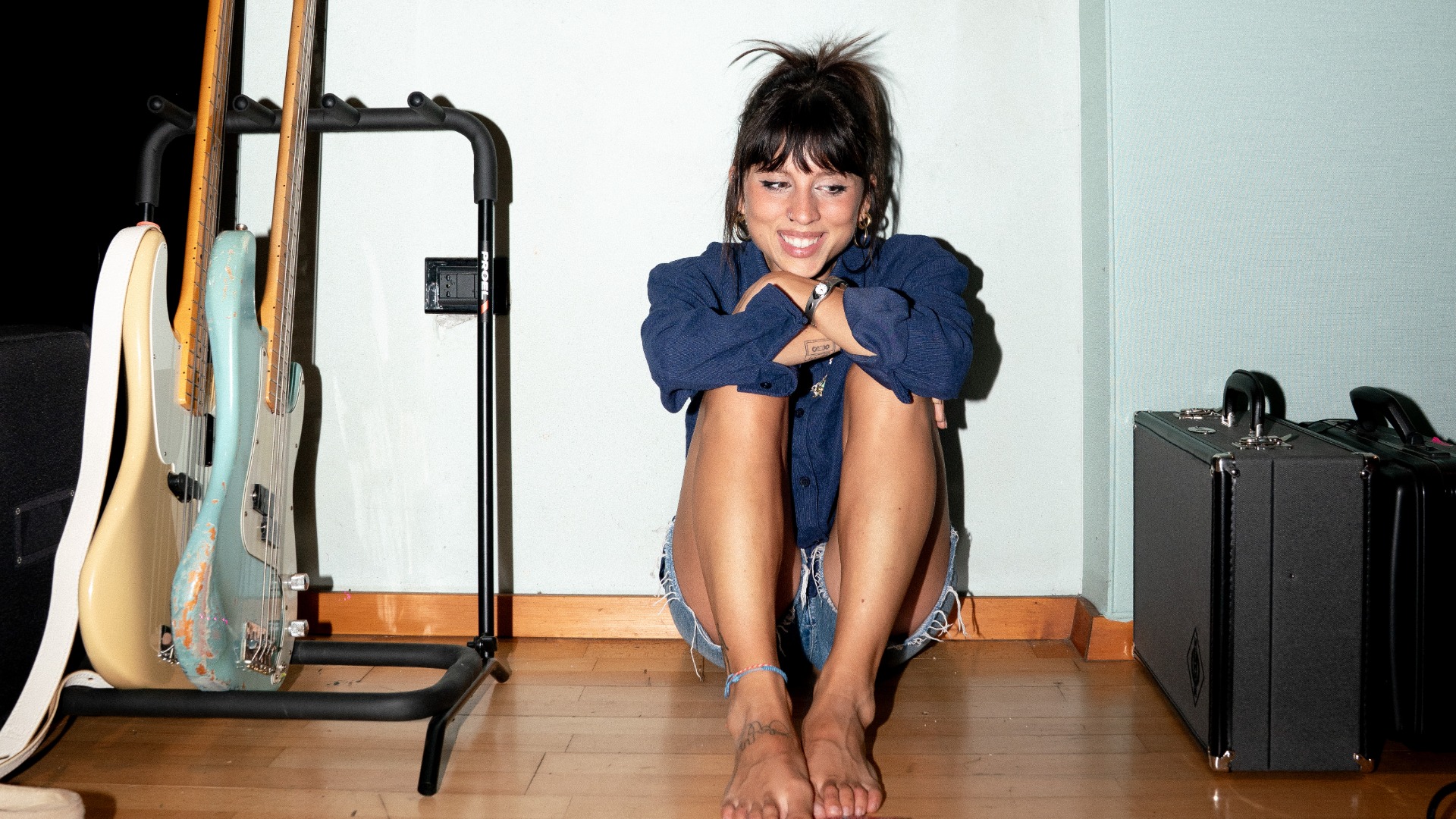 Angelina nelle foto promozionali del suo nuovo album, caramè Fonte: https://billboard.it/top-story/angelina-mango-nuovo-album-carame/2025/10/16196812/