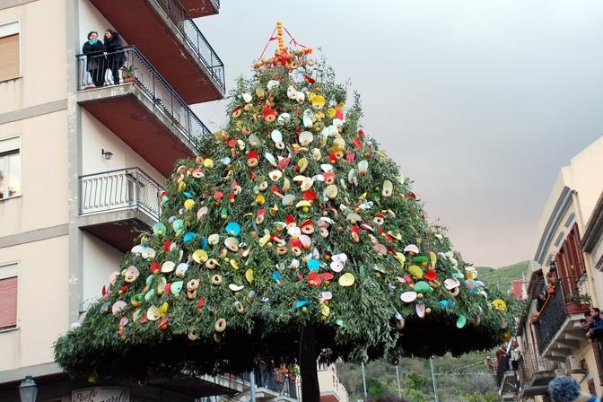 pagghiaru. https://www.messinaora.it/notizia/wp-content/uploads/2015/01/pagghiaru.jpg