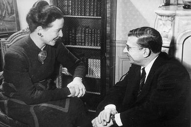 Simone de Beauvoir e Jean-Paul Sartre. Fonte: https://kr.pinterest.com/pin/654570127125553000/