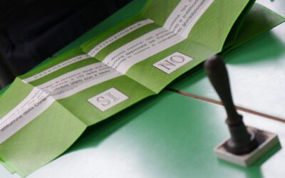Referendum: vince il No dopo una lunga rincorsa. Il centro sinistra festeggia, mentre la Premier affronta la sua prima sconfitta