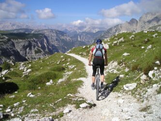 Viaggio in bicicletta. <br> Fonte: https://pixabay.com/it/photos/mountain-bike-bicicletta-175216/