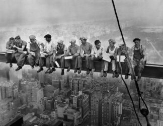 Festa dei lavoratori. <br>Fonte: https://viaggi.corriere.it/eventi/cards/1-maggio-festa-dei-lavoratori-perche-si-celebra-la-festa-del-lavoro/