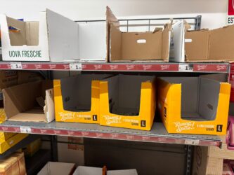 Scaffali vuoti nei supermercati a Messina 