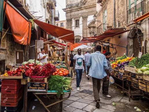 Il famoso mercato di Ballarò a Palermo, anch'esso di origine araba
