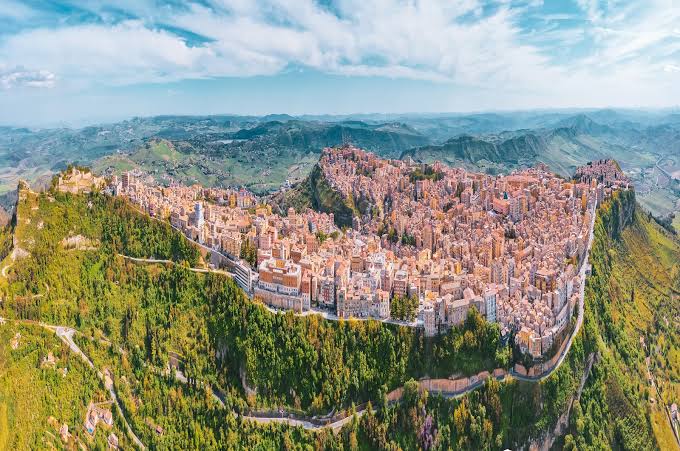 Enna, una delle principali roccaforti bizantine durante la conquista araba della Sicilia